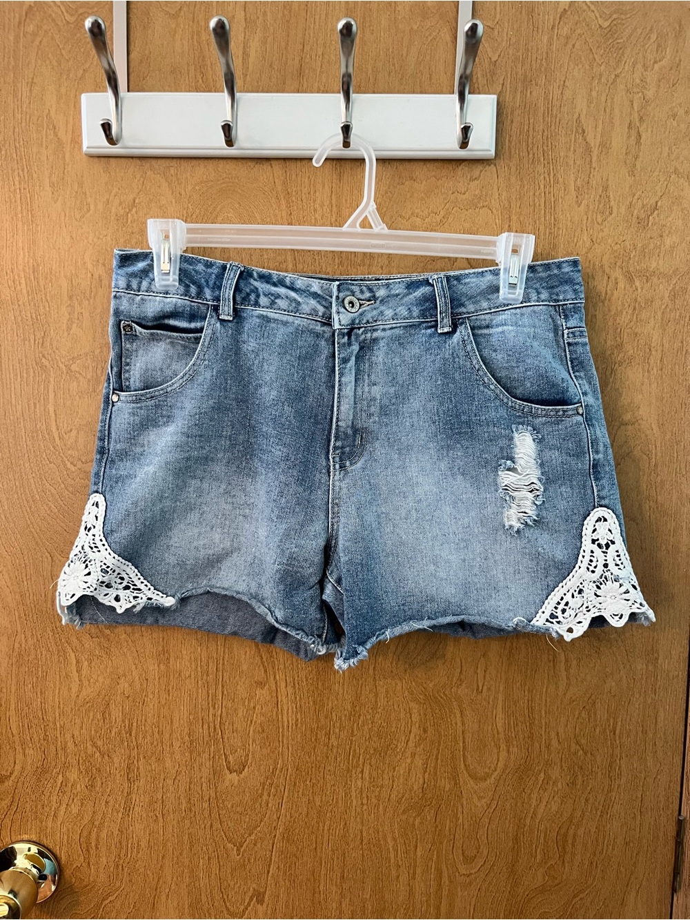 Yes Or No Blue Denim Soft Fabric Lace Trim Women's Shorts Waist 34” Rise 10” EUC
